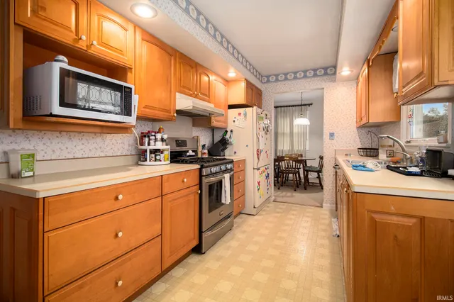 $274,900 | 11249 Hemlock Drive, Osceola, IN 46561