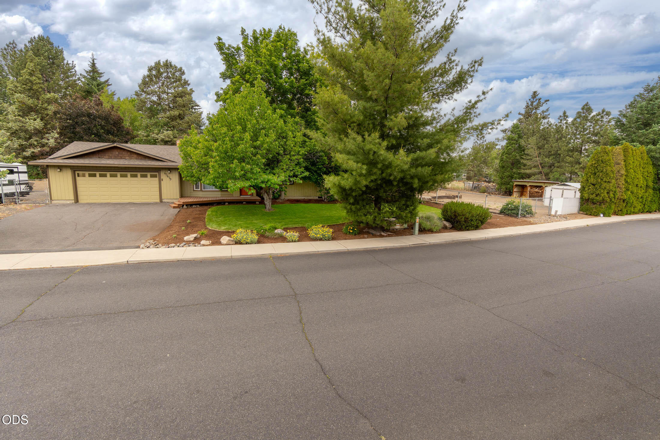 63679 High Standard Drive Bend, OR 97701 - Photo 5 of 29