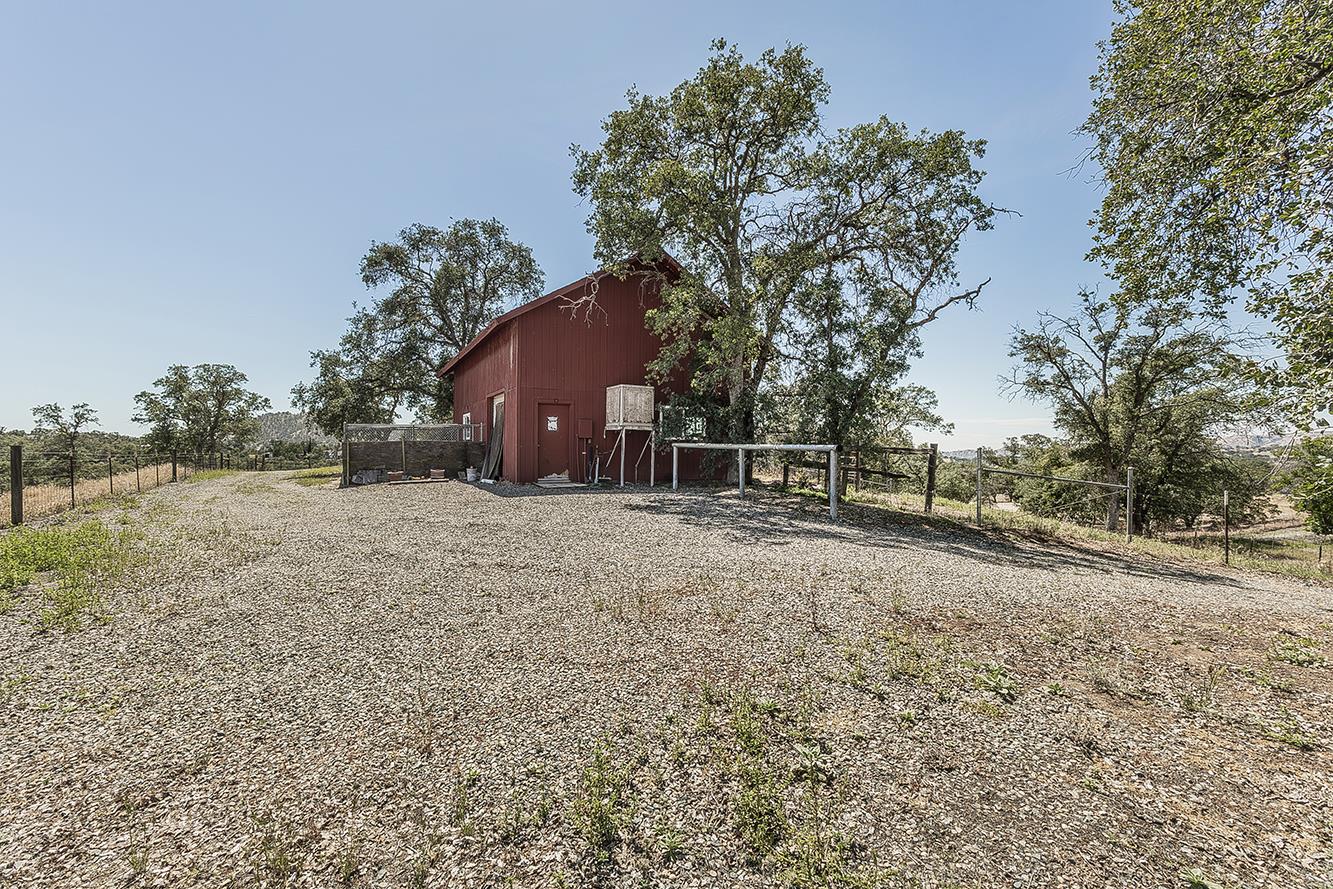 14815 Garlock Lane Prather, CA 93651 - Photo 50 of 80 a backyard of a house with lots of green space