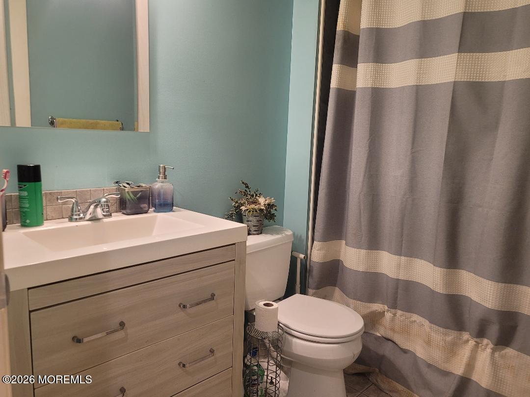 202 Teal Road Brick, NJ 08723 - Photo 5 of 17 202 teal main bathroom