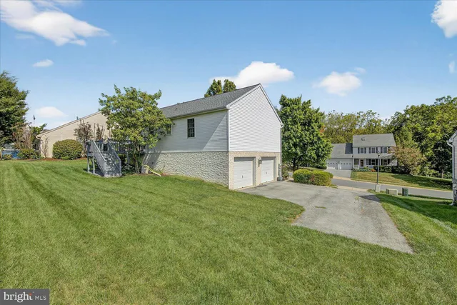 a view of a house with backyard and a garden