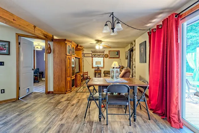 a view of a back yard