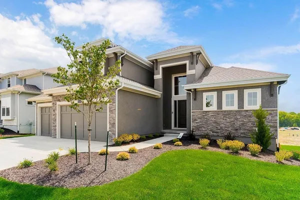 $767,454 | 15582 West 168th Place, Olathe, KS 66062