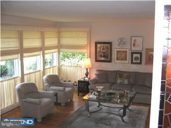 1104 Harriett Road Huntingdon Valley, PA 19006 - Photo 2 of 12 Living Room