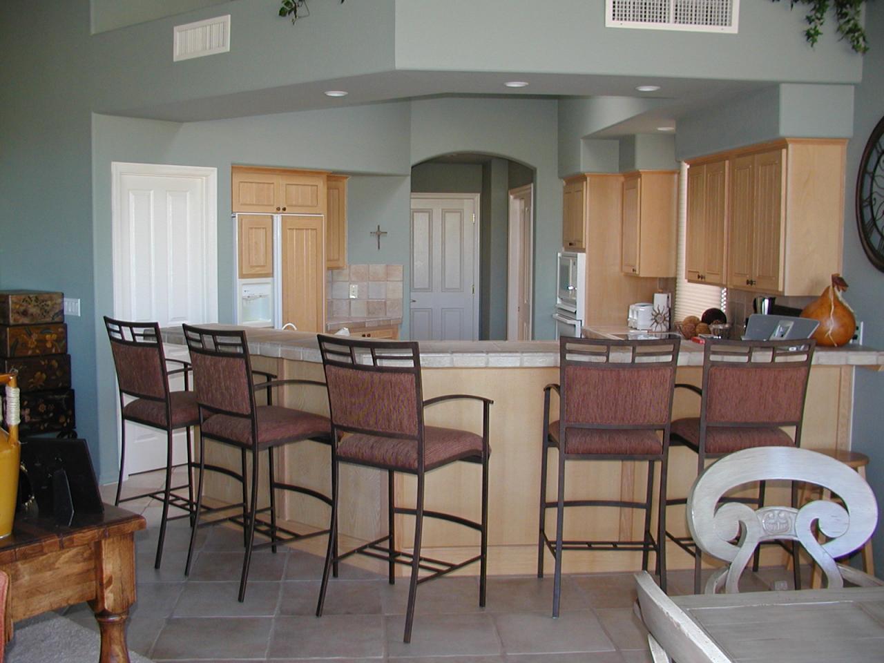 18642 Amarado Circle Rio Verde, AZ 85263 - Photo 5 of 8 Kitchen w/Breakfast Bar