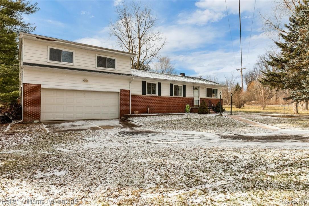 2952 Old Plank Road Milford, MI 48381 - Photo 2 of 31 Front of Home