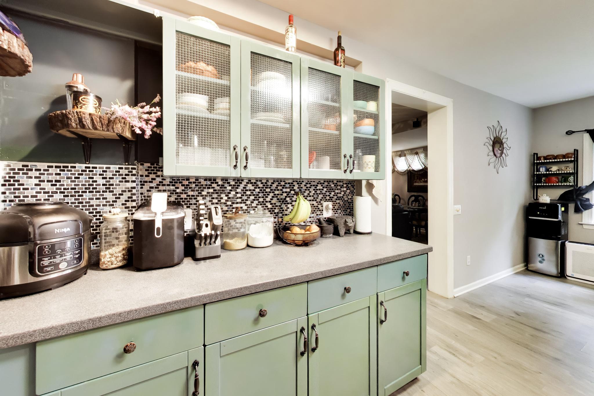 13514 Livingston Road Clinton, MD 20735 - Photo 10 of 37 Modern kitchen