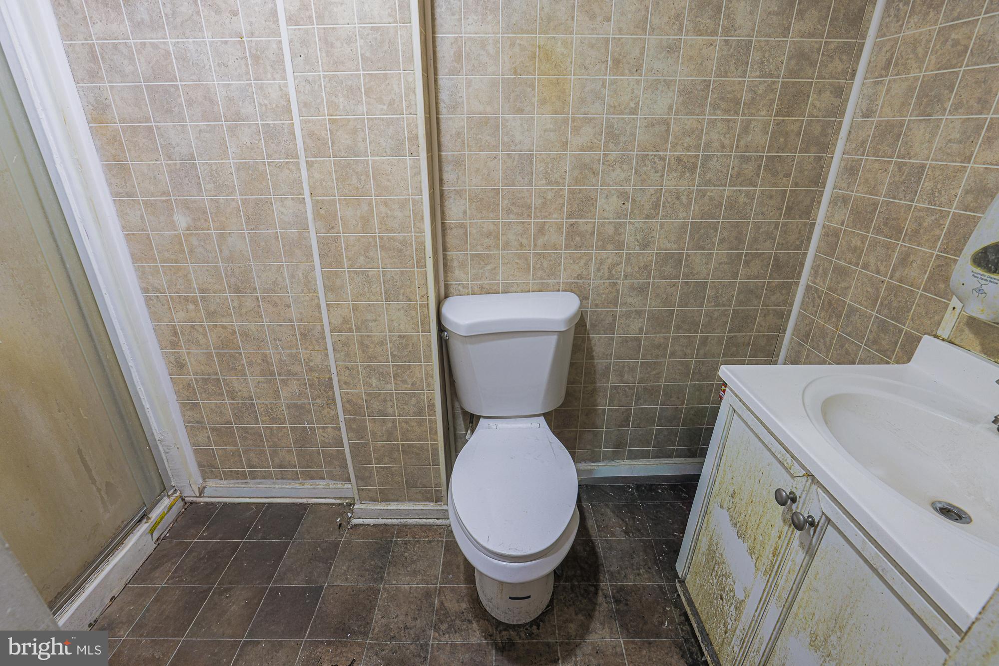 633 North Brice Street Baltimore, MD 21217 - Photo 22 of 28 Charming bathroom with vintage tile accents.