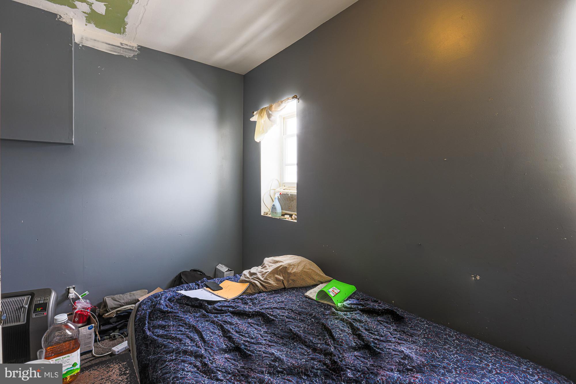 633 North Brice Street Baltimore, MD 21217 - Photo 26 of 28 Cozy room with a touch of character.