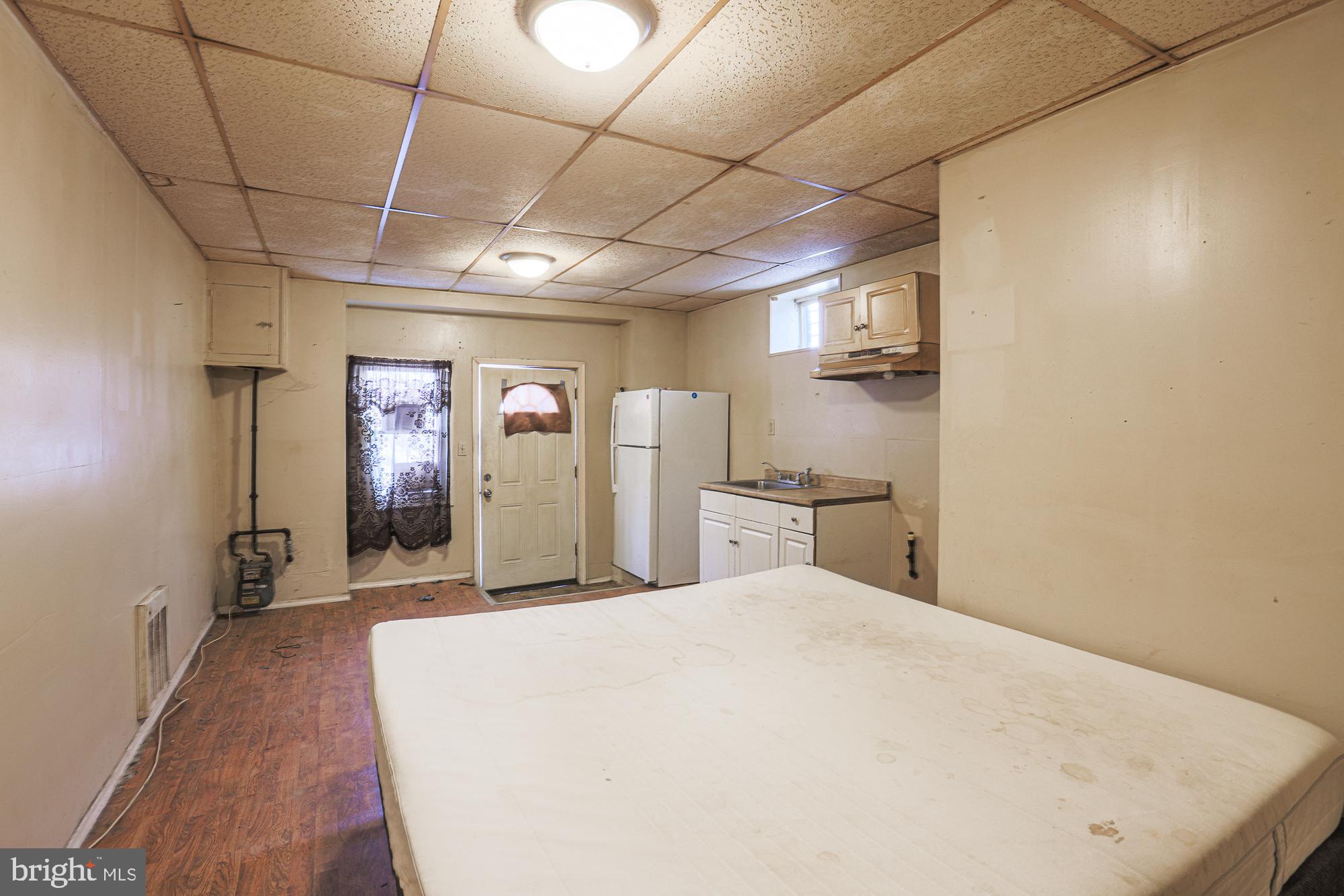 633 North Brice Street Baltimore, MD 21217 - Photo 9 of 28 Cozy space with potential for creativity.