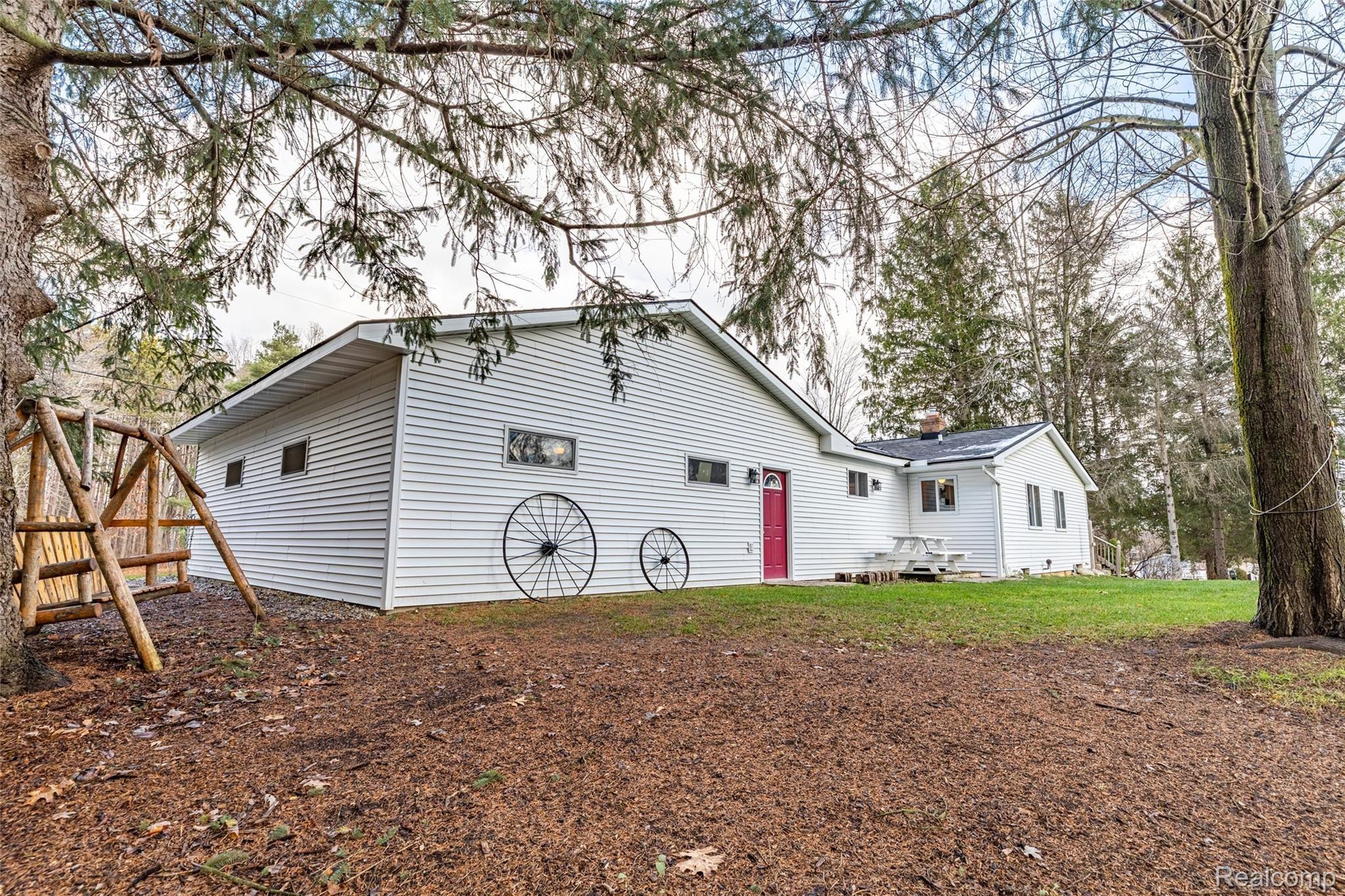 5911 Bullard Road Fenton, MI 48430 - Photo 6 of 36 28X32 Garage with 10'ceiling, 9x8doors, windows, ready for work or play