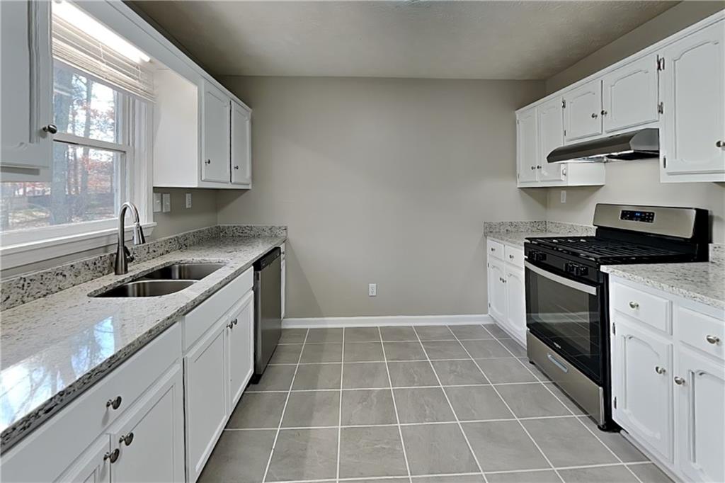 4505 Laurie Lane Southwest Powder Springs, GA 30127 - Photo 4 of 24