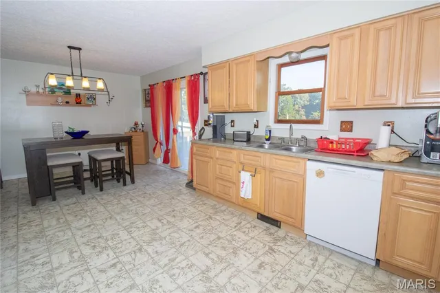 $292,000 | 22130 County Road 17-745, Waynesville, MO 65583