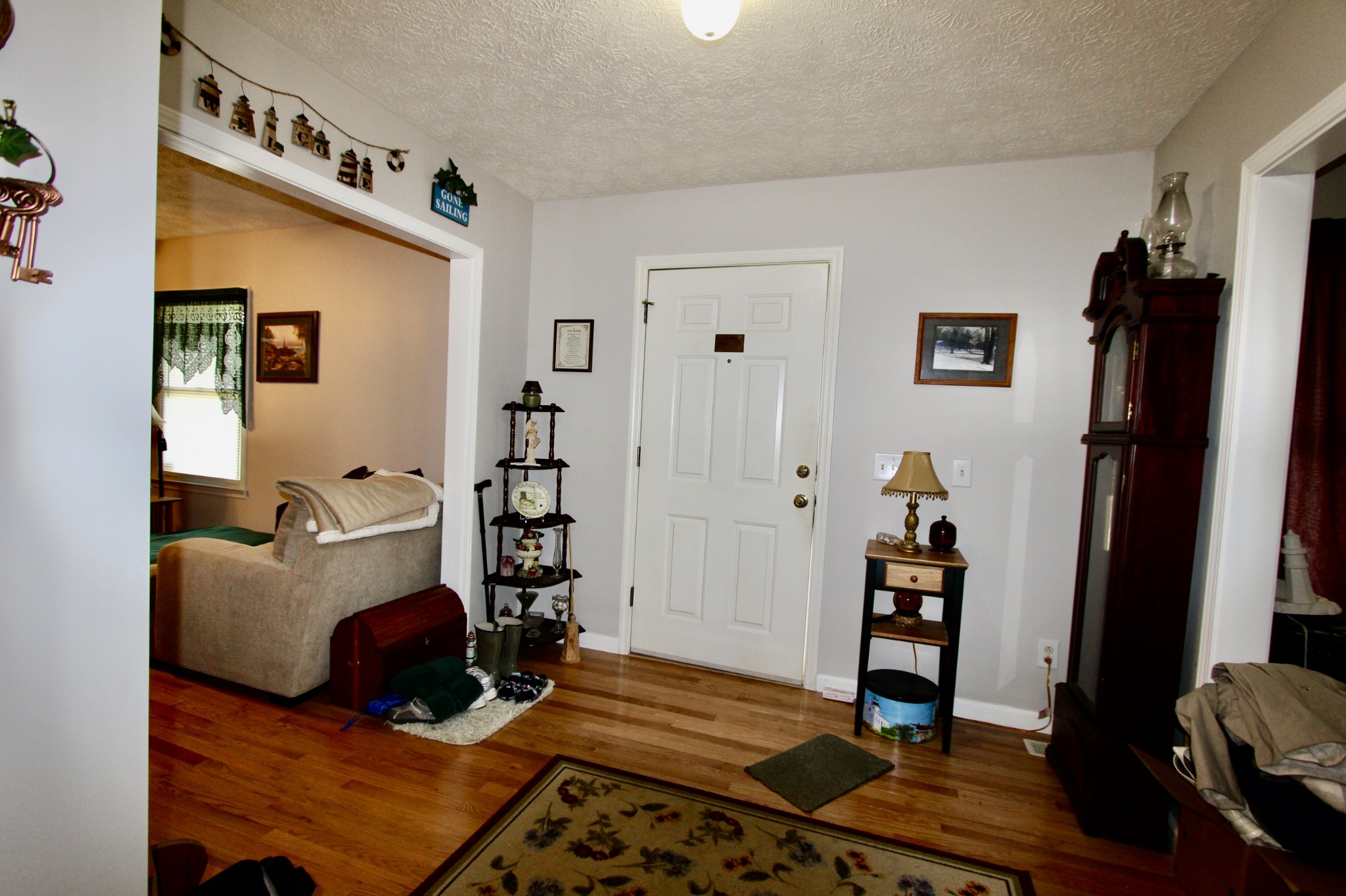 934 Maple Hill Road Lebanon, TN 37087 - Photo 3 of 9 a bedroom with furniture and a rug