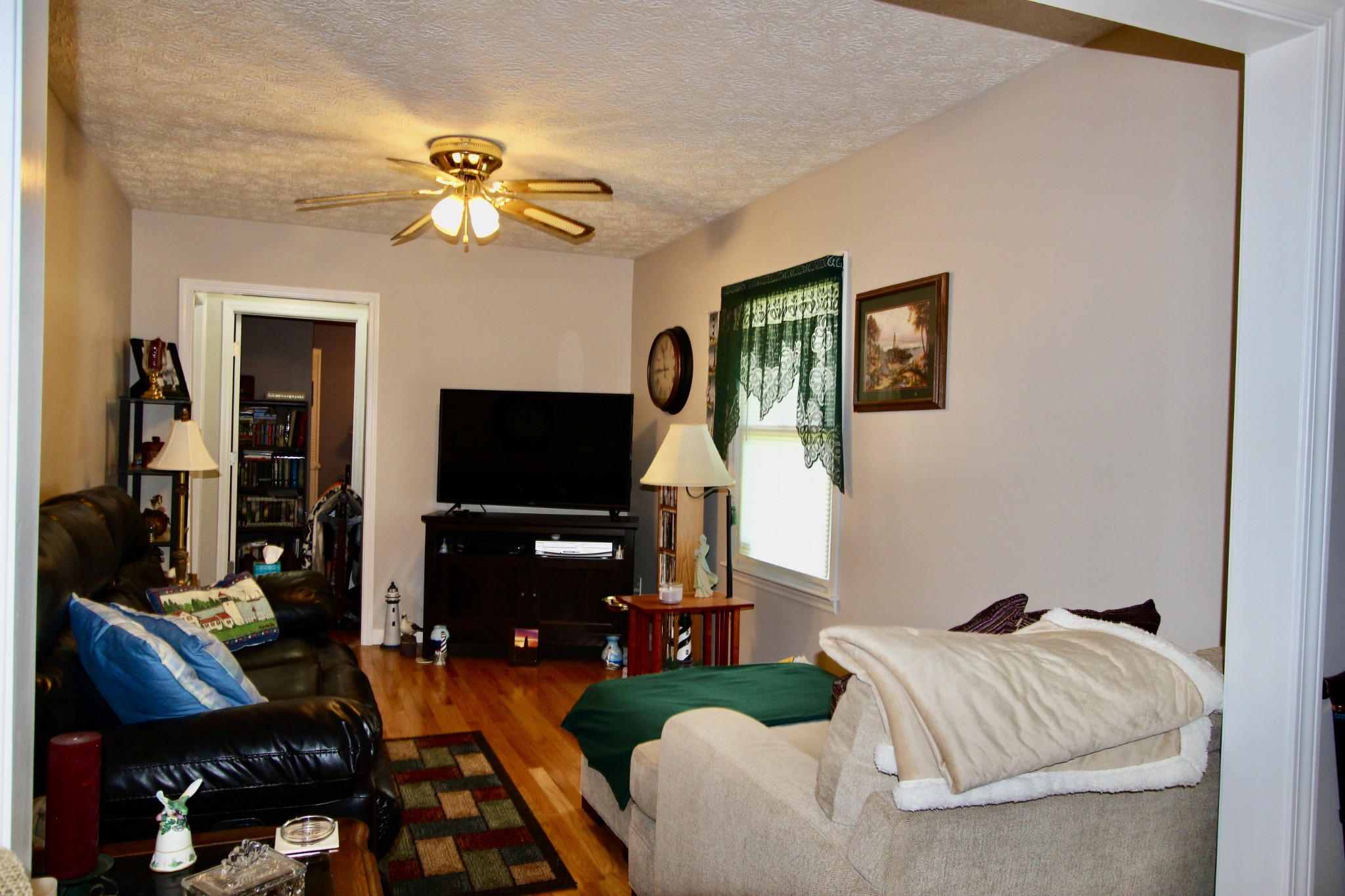 934 Maple Hill Road Lebanon, TN 37087 - Photo 5 of 9 a living room with furniture and a flat screen tv