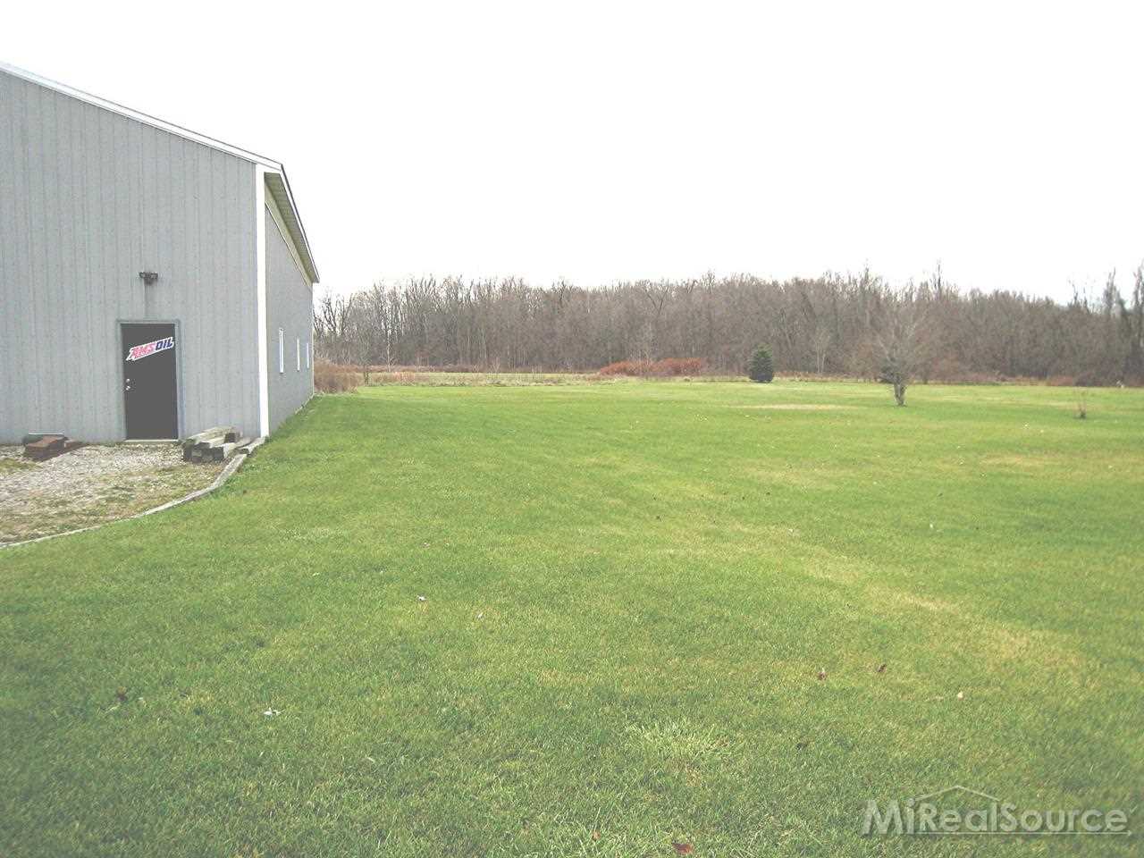18350 Pratt Road Armada, MI 48005 - Photo 4 of 30 31182640-3.JPG