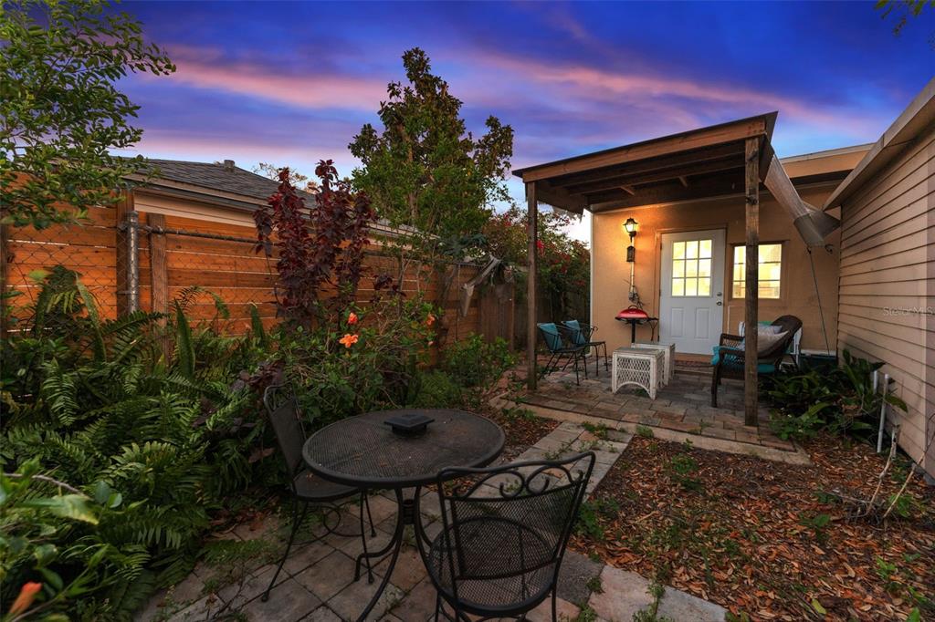 1500 Maple Street Clearwater, FL 33755 - Photo 86 of 96 a backyard of a house with table and chairs