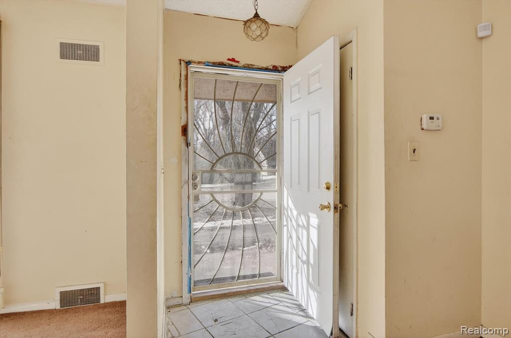 18444 Cornell Road Southfield, MI 48075 - Photo 8 of 44 Gallery Image 8