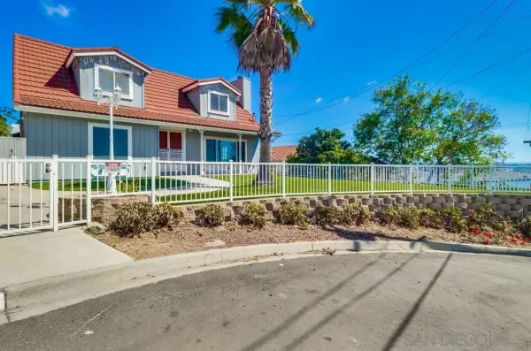 $3,995 | 1011 La Mesa Avenue, Spring Valley, CA 91977