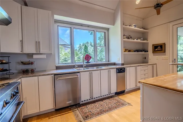 $1,950,000 | 820 Cedar Crest Drive, Lake Ozark, MO 65049