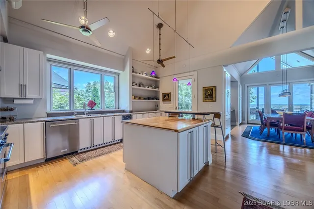 $1,950,000 | 820 Cedar Crest Drive, Lake Ozark, MO 65049