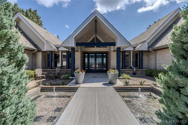 $1,950,000 | 820 Cedar Crest Drive, Lake Ozark, MO 65049