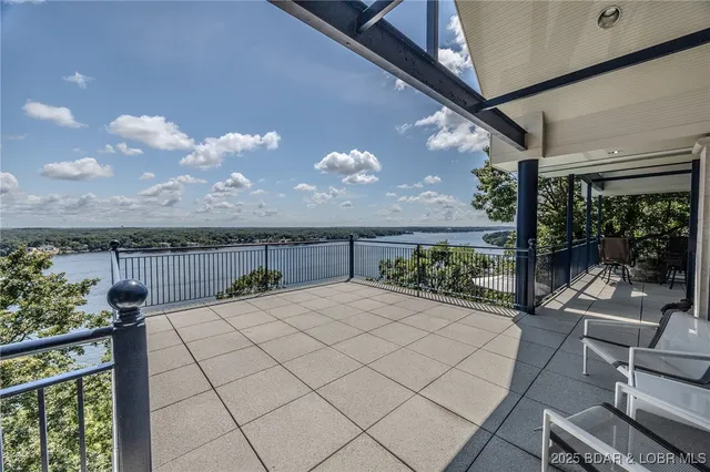 $1,950,000 | 820 Cedar Crest Drive, Lake Ozark, MO 65049
