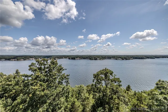 $1,950,000 | 820 Cedar Crest Drive, Lake Ozark, MO 65049