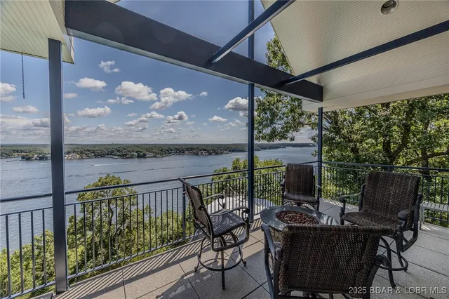 $1,950,000 | 820 Cedar Crest Drive, Lake Ozark, MO 65049