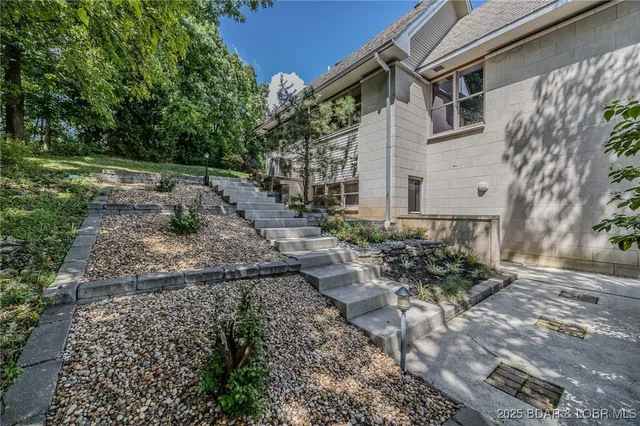 $1,950,000 | 820 Cedar Crest Drive, Lake Ozark, MO 65049