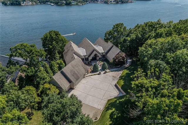 $1,950,000 | 820 Cedar Crest Drive, Lake Ozark, MO 65049