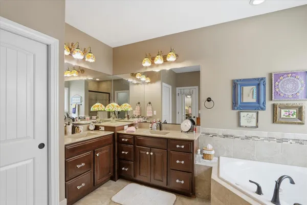 $559,900 | 1121 Declaration Drive, Savoy, IL 61874