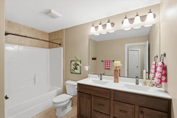 $559,900 | 1121 Declaration Drive, Savoy, IL 61874