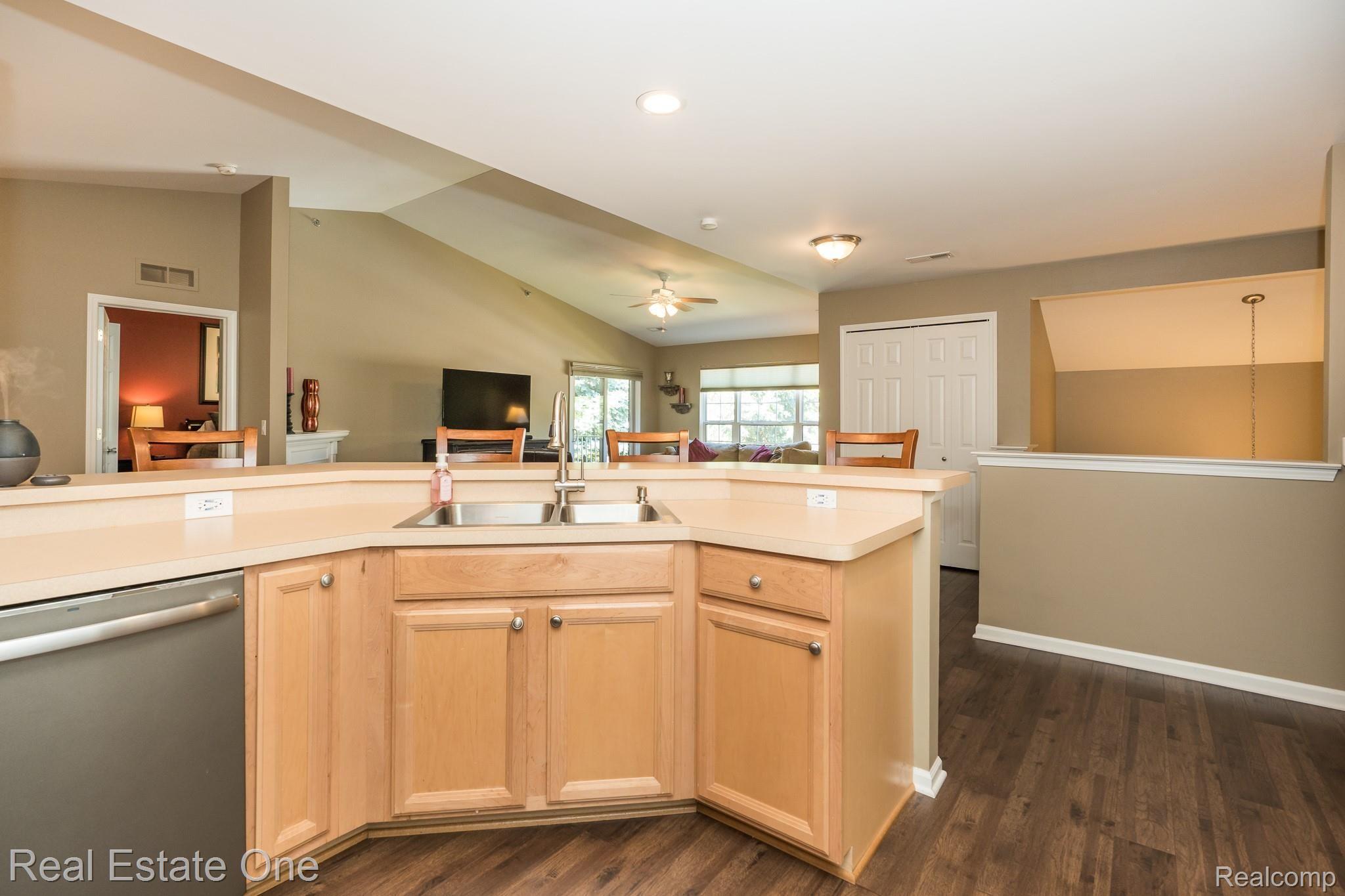 1730 Deepwood Circle, Unit 53 Rochester, MI 48307 - Photo 12 of 25 Kitchen to great room