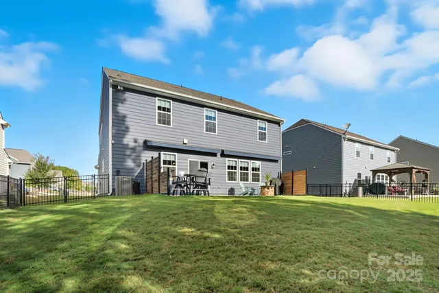 a front view of house with yard