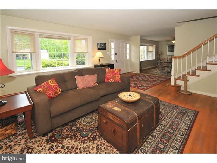 904 Delene Road Rydal, PA 19046 - Photo 5 of 21 Living Room