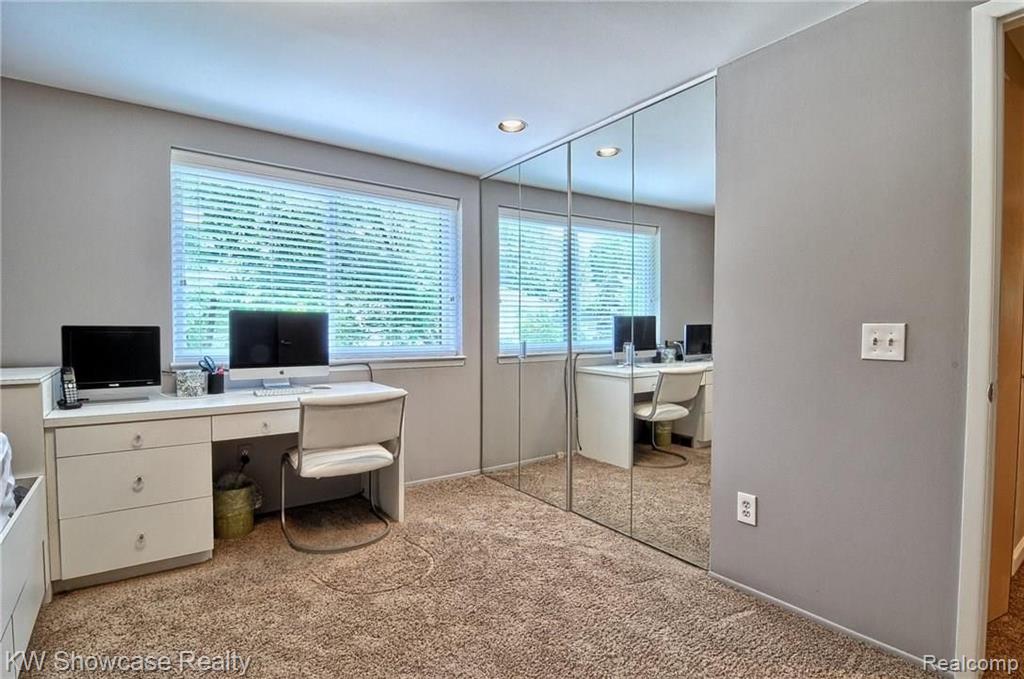 30654 High Valley Road Farmington Hills, MI 48331 - Photo 31 of 43