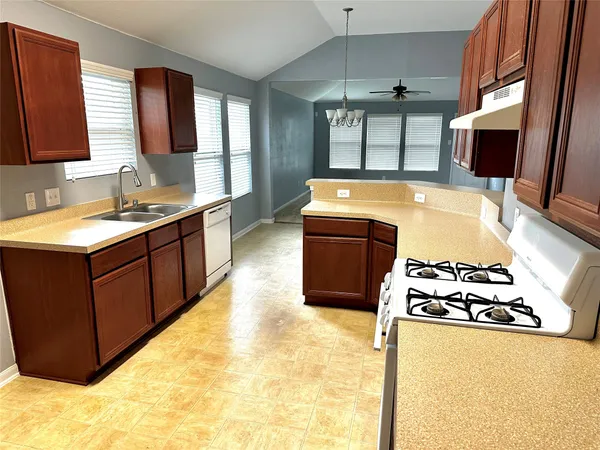 $1,725 | 16763 North Blue Jay Drive, Conroe, TX 77385