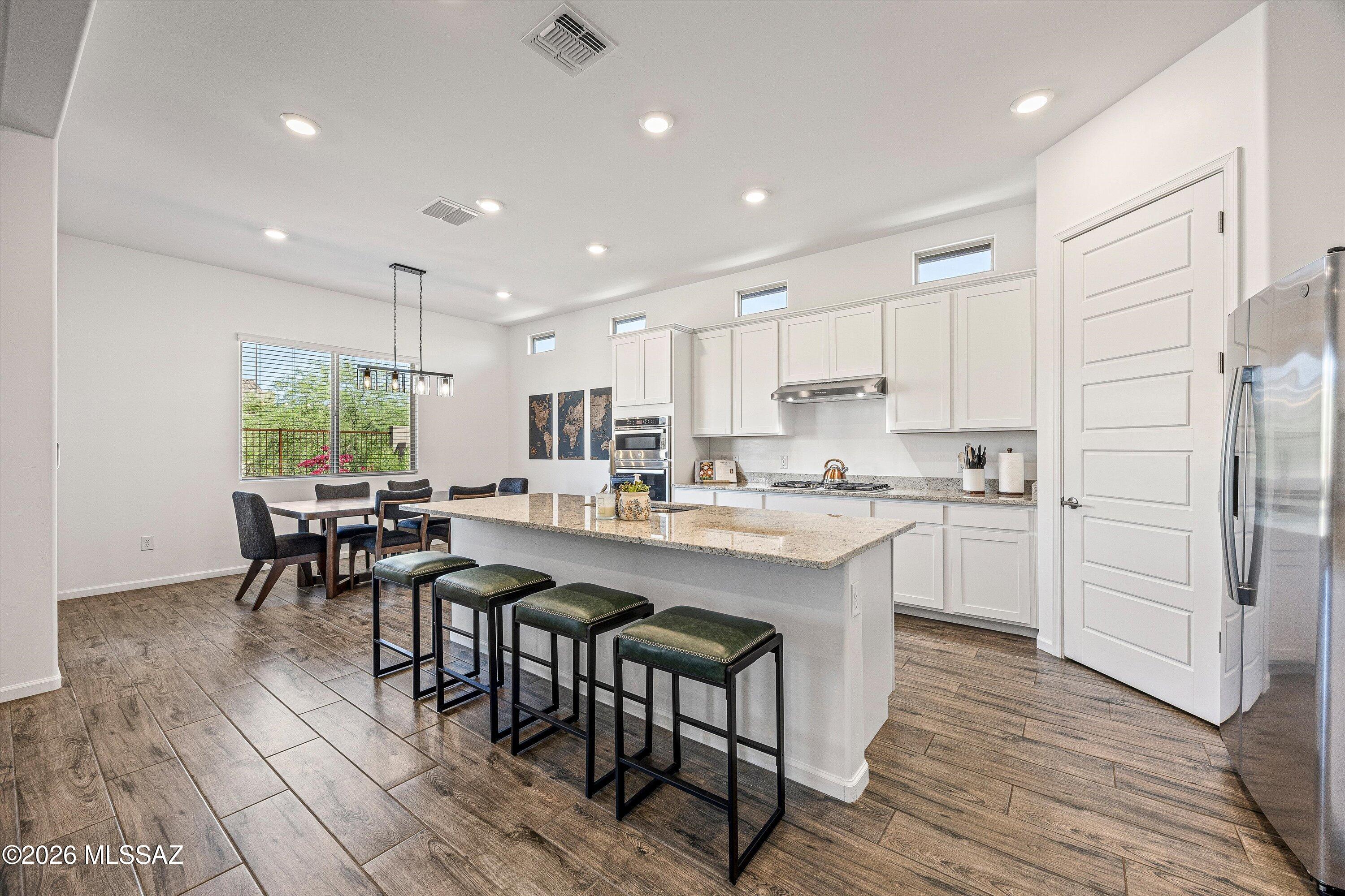 5196 West Ridgemont Court Tucson, AZ 85742 - Photo 10 of 46 Spacious kitchen with abundance of granite countertops