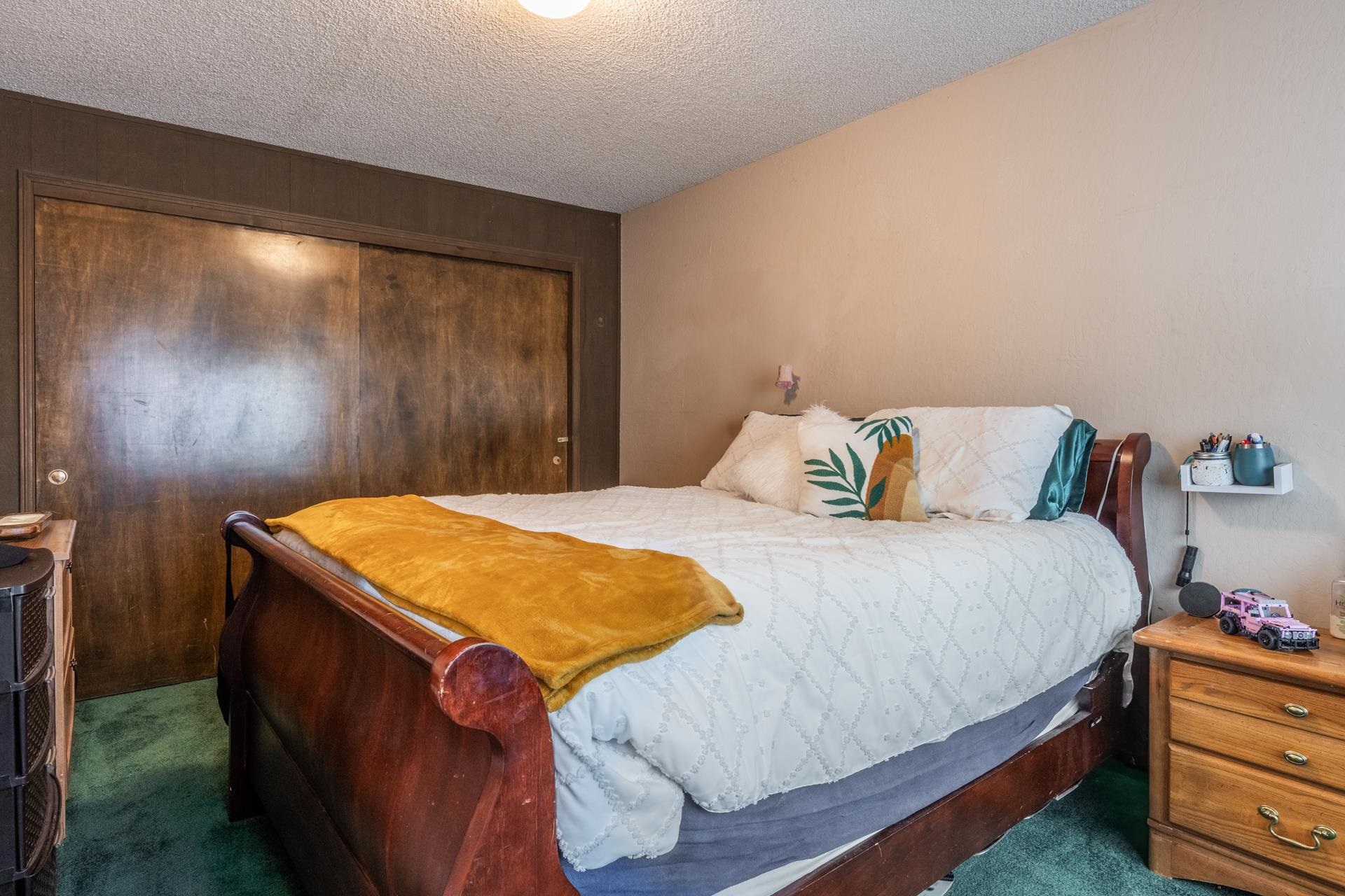 3251 Chateau Road, Unit 38 Mammoth Lakes, CA 93546 - Photo 16 of 50 a bedroom with a bed and a painting on the wall