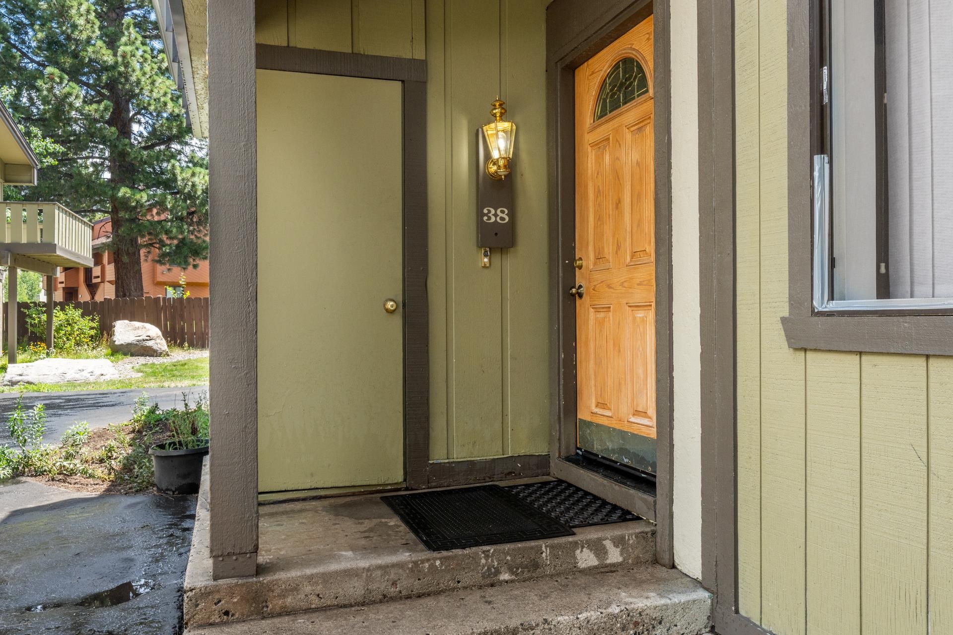 3251 Chateau Road, Unit 38 Mammoth Lakes, CA 93546 - Photo 39 of 50 a view of car door