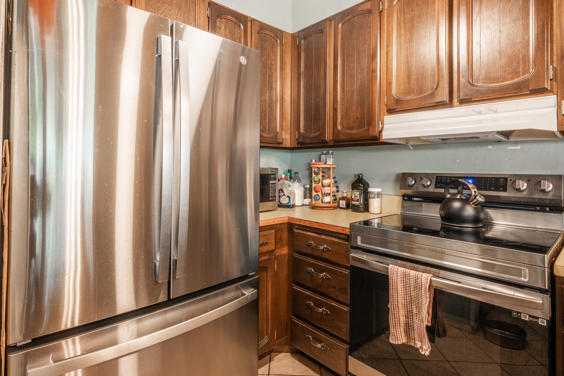 3251 Chateau Road, Unit 38 Mammoth Lakes, CA 93546 - Photo 4 of 50 a kitchen with stainless steel appliances granite countertop a refrigerator and sink