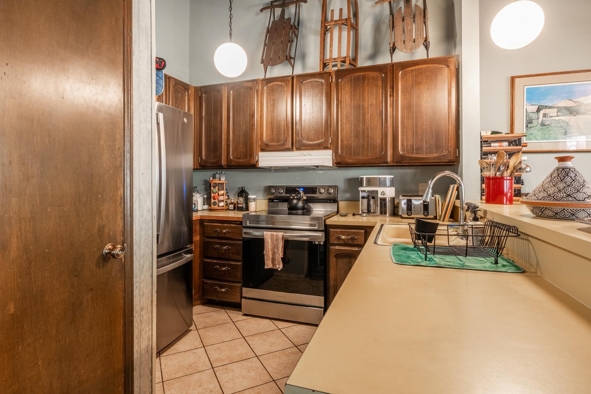 3251 Chateau Road, Unit 38 Mammoth Lakes, CA 93546 - Photo 5 of 50 a kitchen with cabinets a sink and appliances