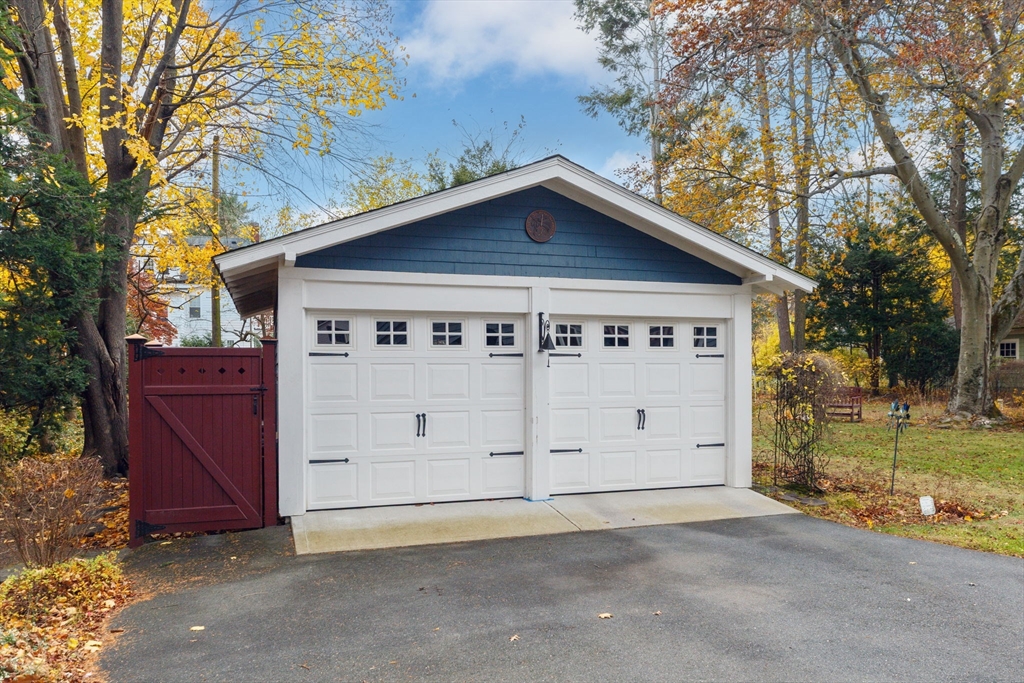 154 Madison Avenue Holyoke, MA 01040 - Photo 4 of 42