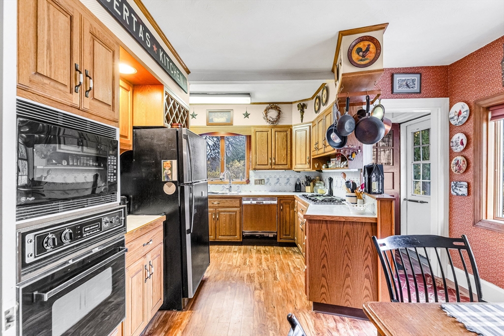 154 Madison Avenue Holyoke, MA 01040 - Photo 8 of 42