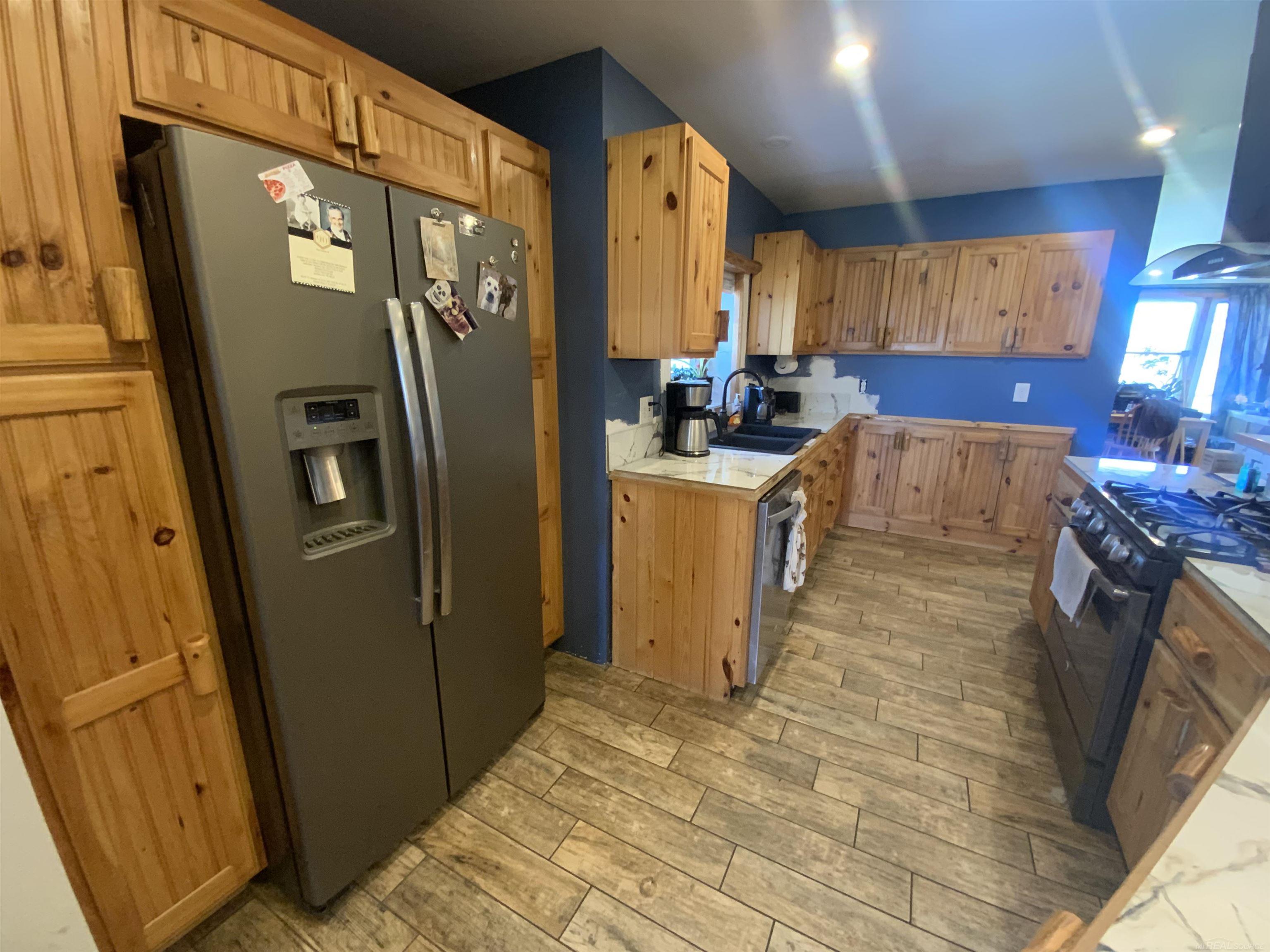 15984 Bryce Road Capac, MI 48014 - Photo 7 of 53 50171216-837b72f9-40a6-4adf-ac8f-71c59a9cc451.JPG