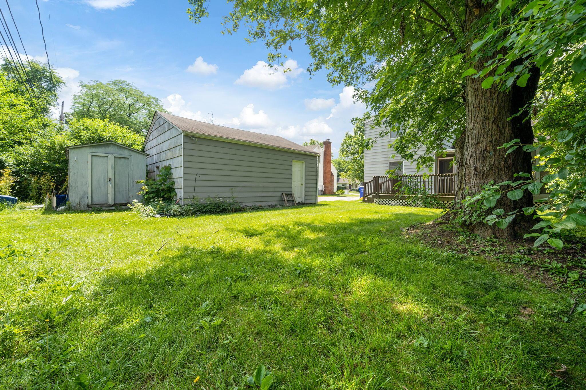 2580 Woodstock Road Columbus, OH 43221 - Photo 32 of 37 Yard