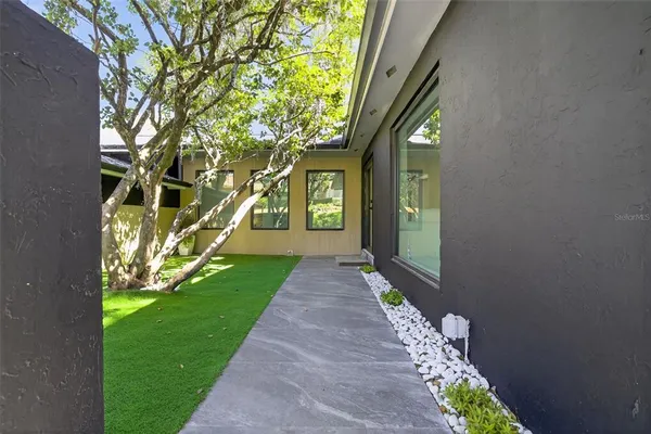 $899,000 | 511 South Riverhills Drive, Temple Terrace, FL 33617