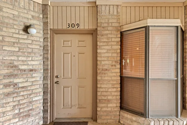 $1,200 | 3316 Guadalupe Street, Unit 309, Austin, TX 78705