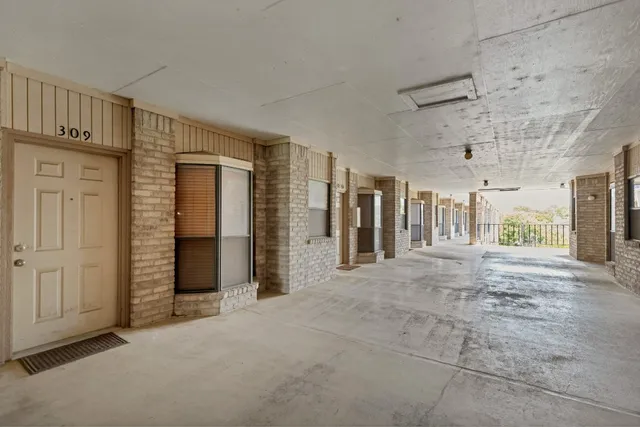 $1,200 | 3316 Guadalupe Street, Unit 309, Austin, TX 78705